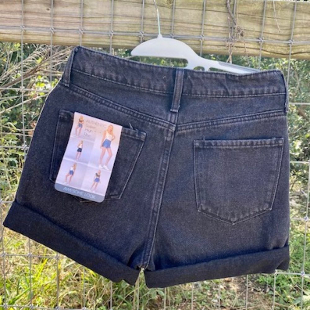 Simple Society Super High Rise Color Block Shorts - Picture 4 of 8